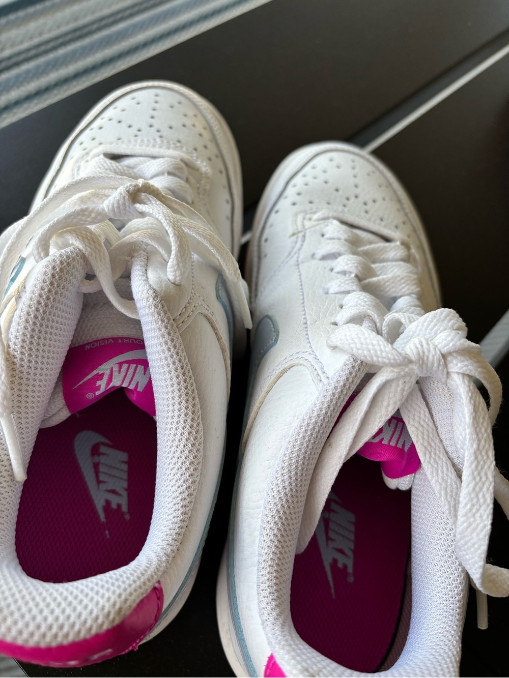 Nike Women's White Leather Sneakers with Gray Swoosh and Pink Heel Tab size 7 - Picture 3 of 4
